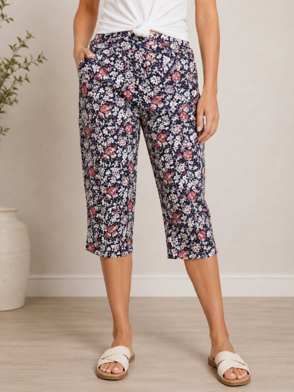 Coral Bay Petite Floral Pull-On Capri Pants Women's 4P Navy White Coral Stretch
